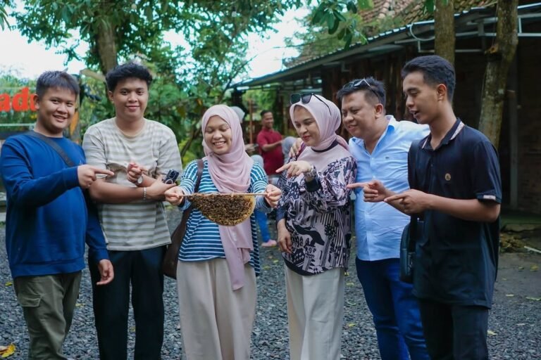 family trip 🤍🩷@wisata vw magelang📸 @davaardhana pesan sekarang juga dan dapatkan jadwalnya 🐮jpg.jpg.jpeg