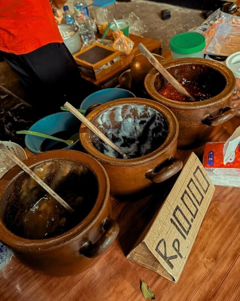 sebuah tempat yang cukup nyaman untuk kita mencari ketenanga kembali ke desa menikmati santapa 2.jpg